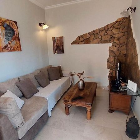 Alex Apartment ペラマ エクステリア 写真